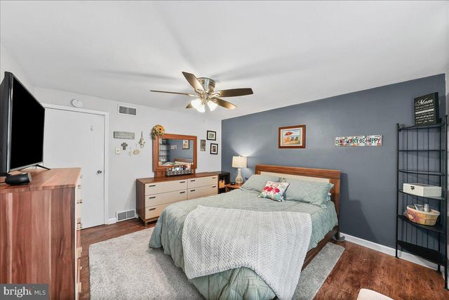 2006 KENT RD, Folcroft, PA 19032