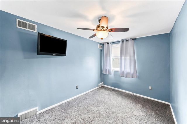 2006 KENT RD, Folcroft, PA 19032