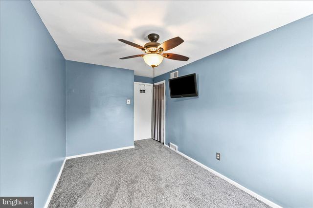 2006 KENT RD, Folcroft, PA 19032