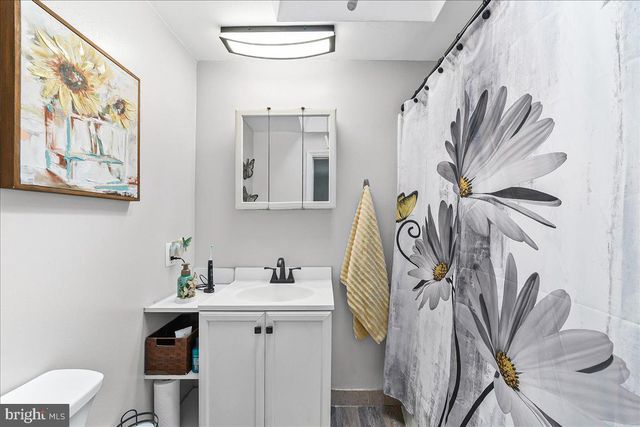 2006 KENT RD, Folcroft, PA 19032