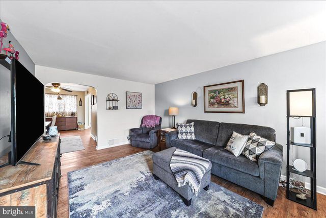 2006 KENT RD, Folcroft, PA 19032