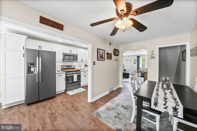 2006 KENT RD, Folcroft, PA 19032