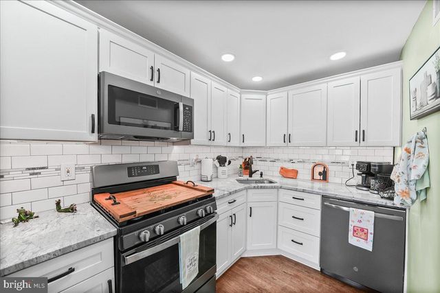 2006 KENT RD, Folcroft, PA 19032