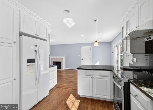 9125 DONNA DEAN DR, Springfield, VA 22153