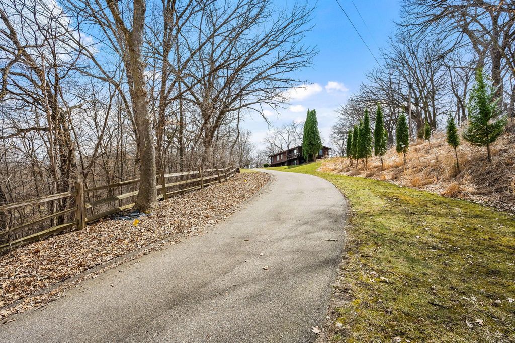 17125 Stodola Road, Minnetonka, MN 55345