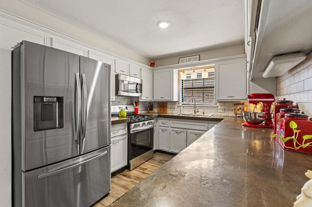 801 Wes Michael Road, Bonham, TX 75418
