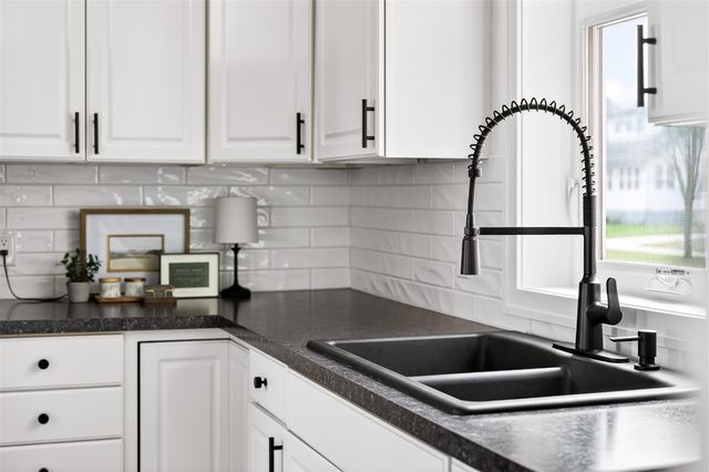 59 S Maple Street, Zeeland, MI 49464