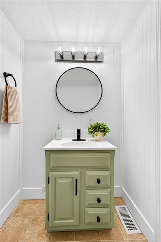 59 S Maple Street, Zeeland, MI 49464