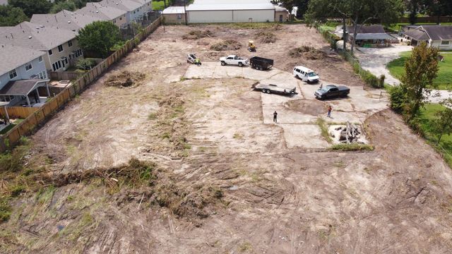 15000 Draper Road, Houston, TX 77014