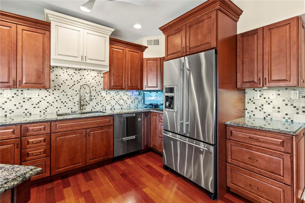 Image 12 of property listing at 4565 BAY CLUB DRIVE 27, Bradenton, FL 34210