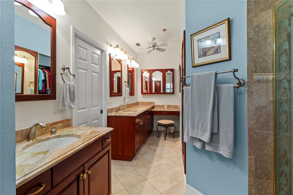 Image 18 of property listing at 4565 BAY CLUB DRIVE 27, Bradenton, FL 34210