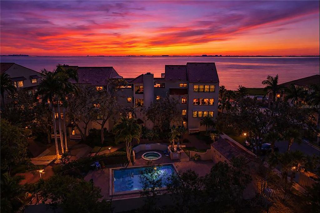 Image 25 of property listing at 4565 BAY CLUB DRIVE 27, Bradenton, FL 34210