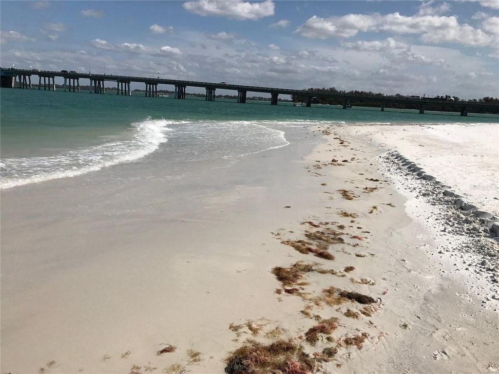 Image 39 of property listing at 4565 BAY CLUB DRIVE 27, Bradenton, FL 34210