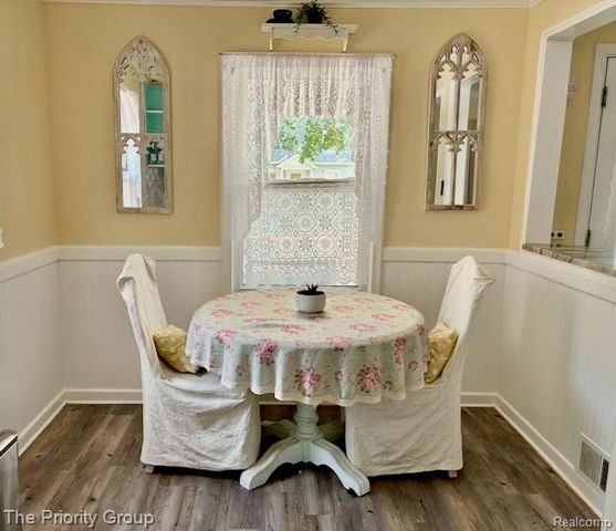 2430 Bennett Street, Dearborn, MI 48124