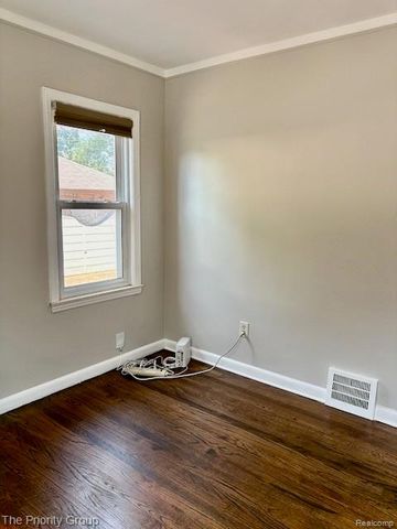 2430 Bennett Street, Dearborn, MI 48124