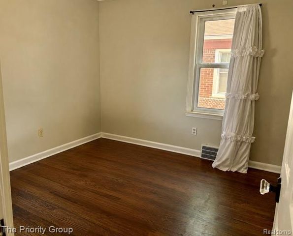 2430 Bennett Street, Dearborn, MI 48124