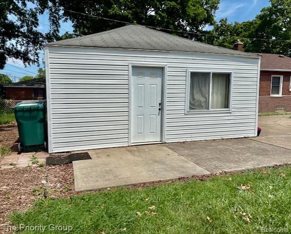 2430 Bennett Street, Dearborn, MI 48124