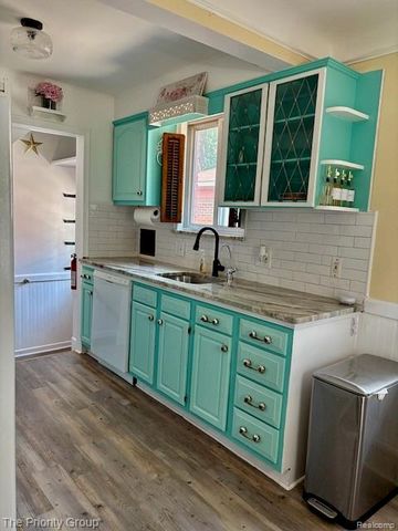 2430 Bennett Street, Dearborn, MI 48124