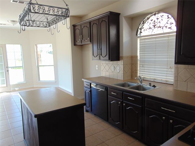 1823 Wildwood Lane, Glenn Heights, TX 75154