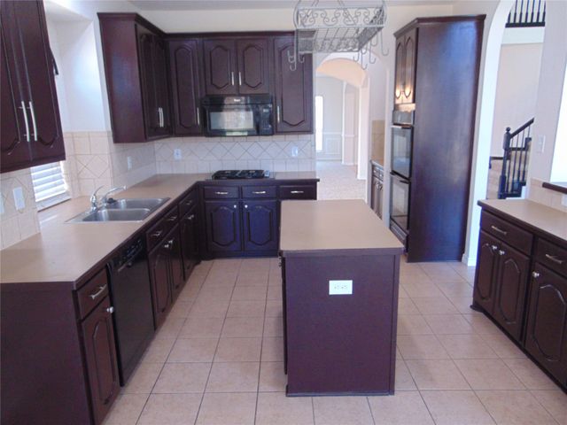 1823 Wildwood Lane, Glenn Heights, TX 75154