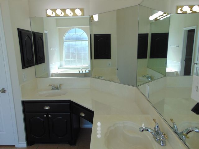 1823 Wildwood Lane, Glenn Heights, TX 75154