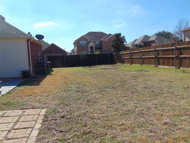 1823 Wildwood Lane, Glenn Heights, TX 75154