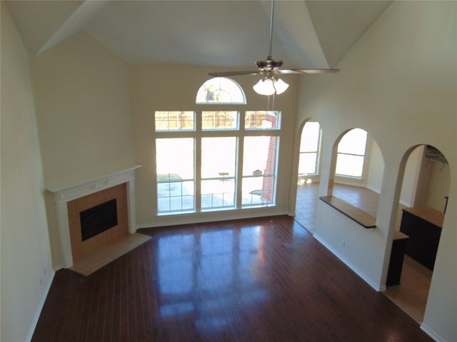 1823 Wildwood Lane, Glenn Heights, TX 75154