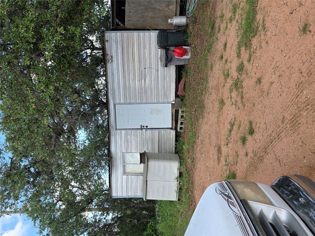 601 Breezy LN, Kingsland, TX 78639