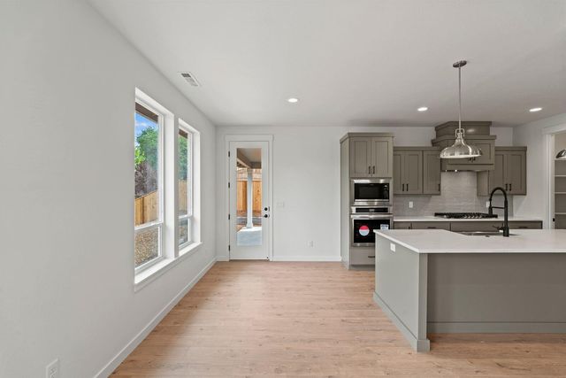 1134 Pumpkin Ridge Drive 337, Eagle Point, OR 97524