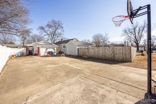 808 E Birch Street, New Baden, IL 62265