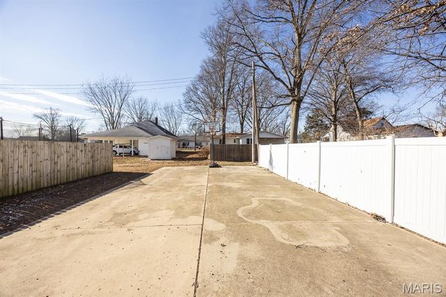 808 E Birch Street, New Baden, IL 62265