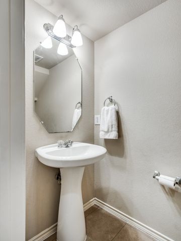 4705 Englishtown Drive, Arlington, TX 76016