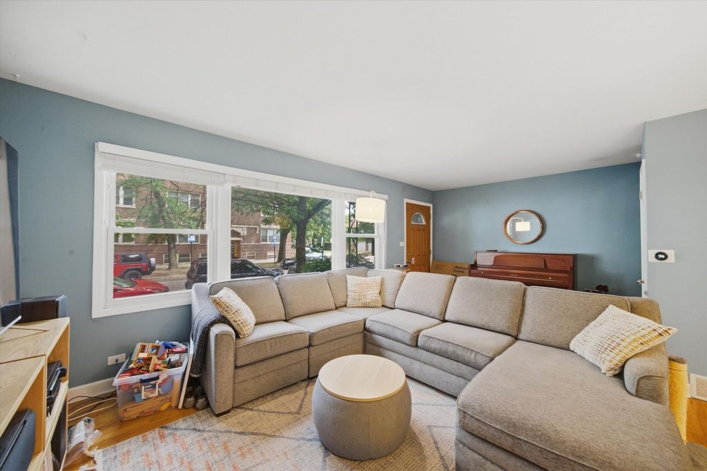 1903 W Sunnyside Avenue, Chicago, IL 60640 — photo 5