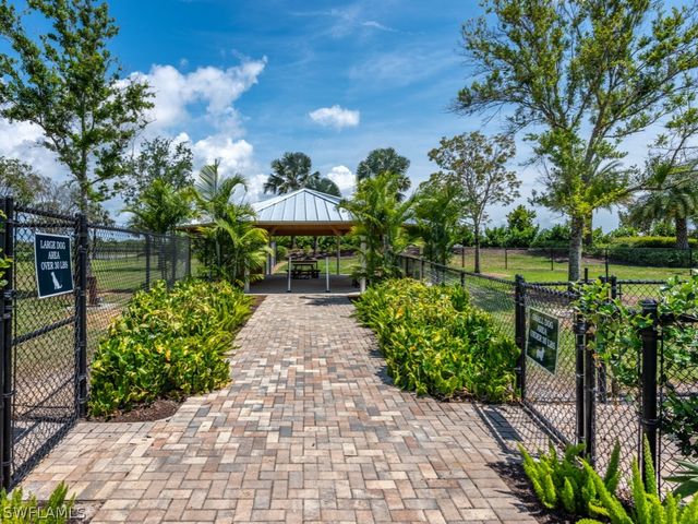 14591 Edgewater CIR, Naples, FL 34114