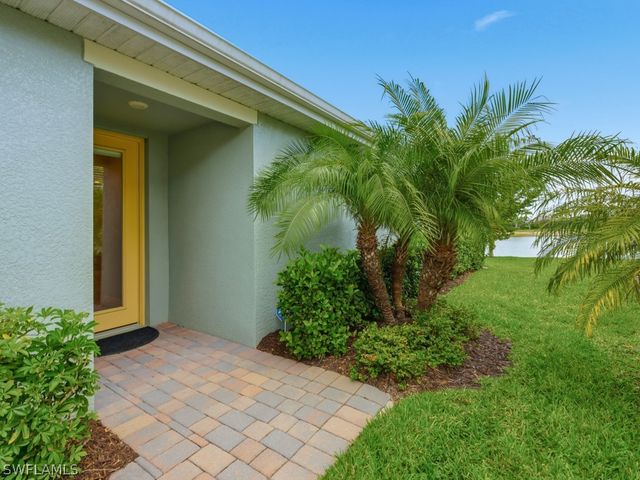 14591 Edgewater CIR, Naples, FL 34114