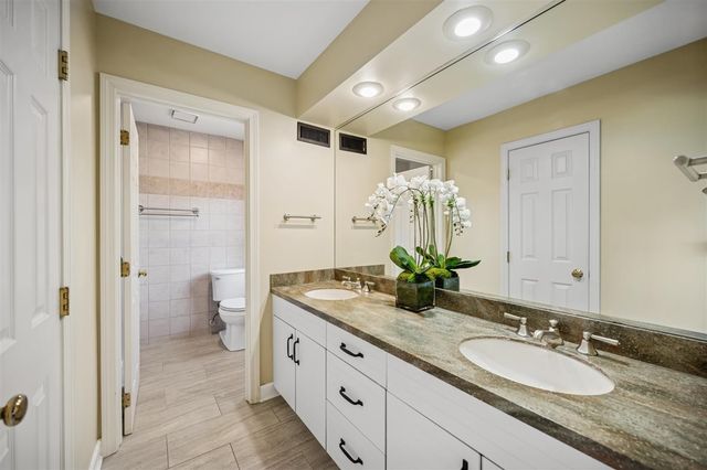 2005 Greenview Road, Northbrook, IL 60062