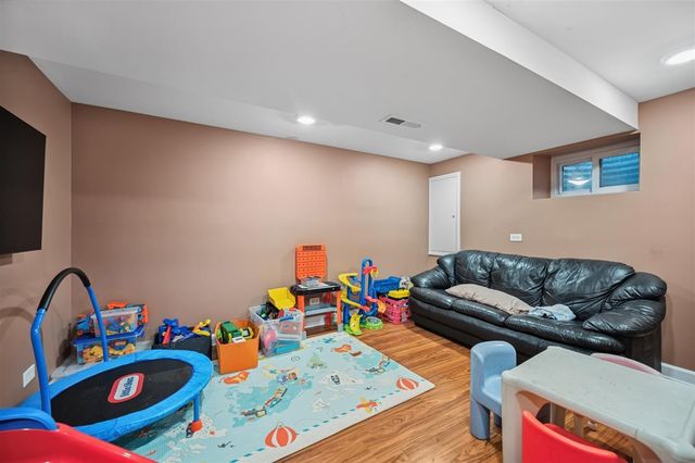 2005 Greenview Road, Northbrook, IL 60062