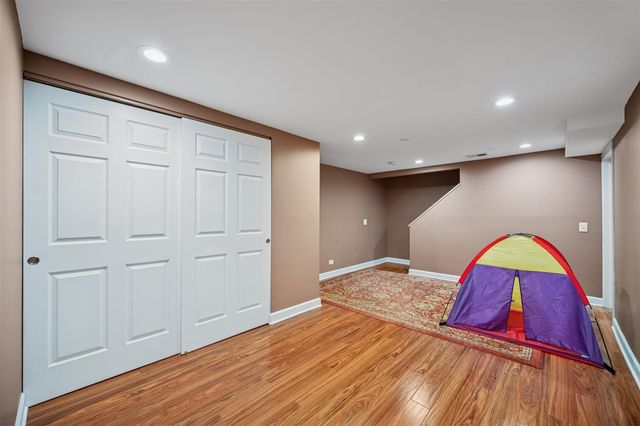 2005 Greenview Road, Northbrook, IL 60062