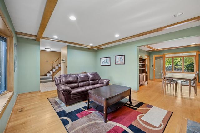 2005 Greenview Road, Northbrook, IL 60062