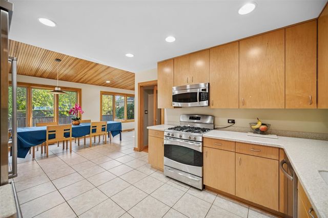 2005 Greenview Road, Northbrook, IL 60062