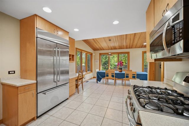 2005 Greenview Road, Northbrook, IL 60062