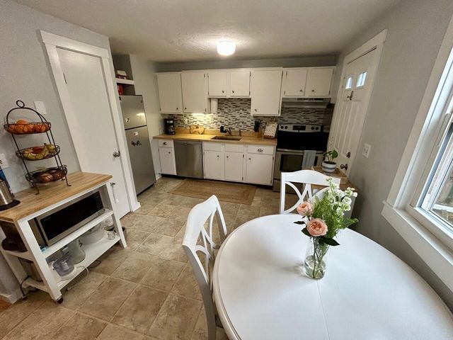 300 Falmouth Road APT 6B, Mashpee, MA 02649