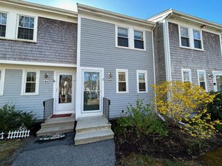 300 Falmouth Road APT 6B, Mashpee, MA 02649