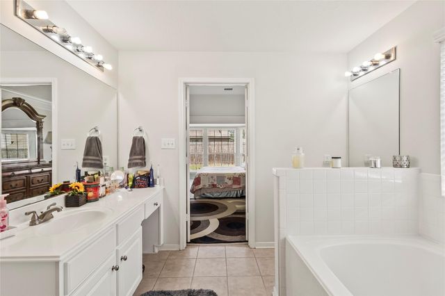 427 Pinewood Ridge Drive, Spring, TX 77386