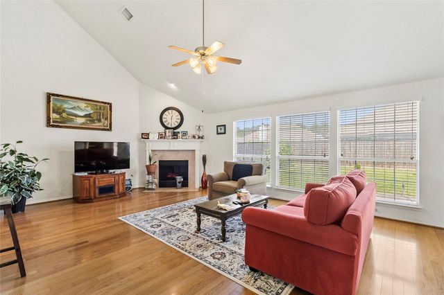 427 Pinewood Ridge Drive, Spring, TX 77386