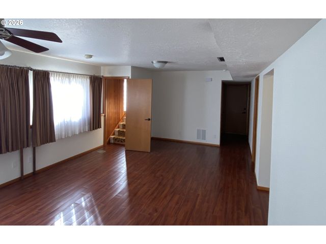 4115 Sw IOWA St, Portland, OR 97221