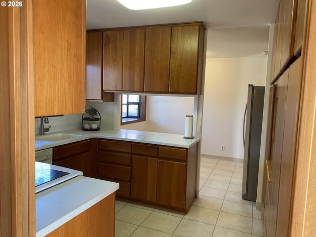 4115 Sw IOWA St, Portland, OR 97221