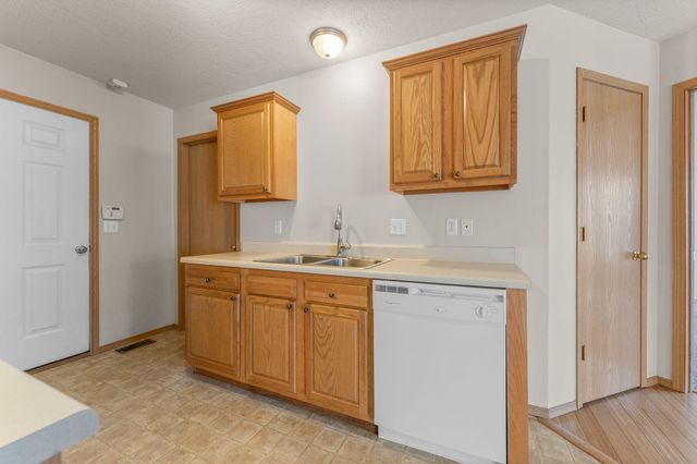 3635 S Juniper Avenue, Springfield, MO 65804