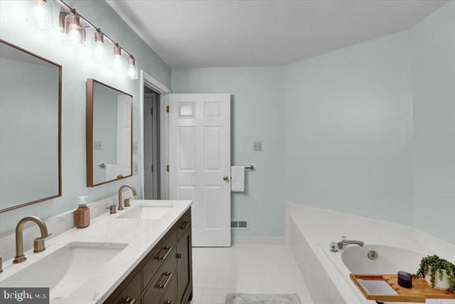 2305 CARRIAGE LN, Royersford, PA 19468