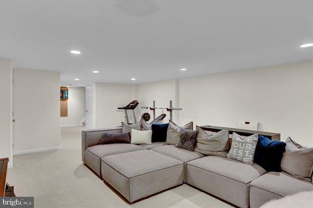 2305 CARRIAGE LN, Royersford, PA 19468